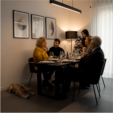 FlexiSpot E7Q Odin 4-leg electric height adjustable desk used as a dining table, shared by @imanelachis